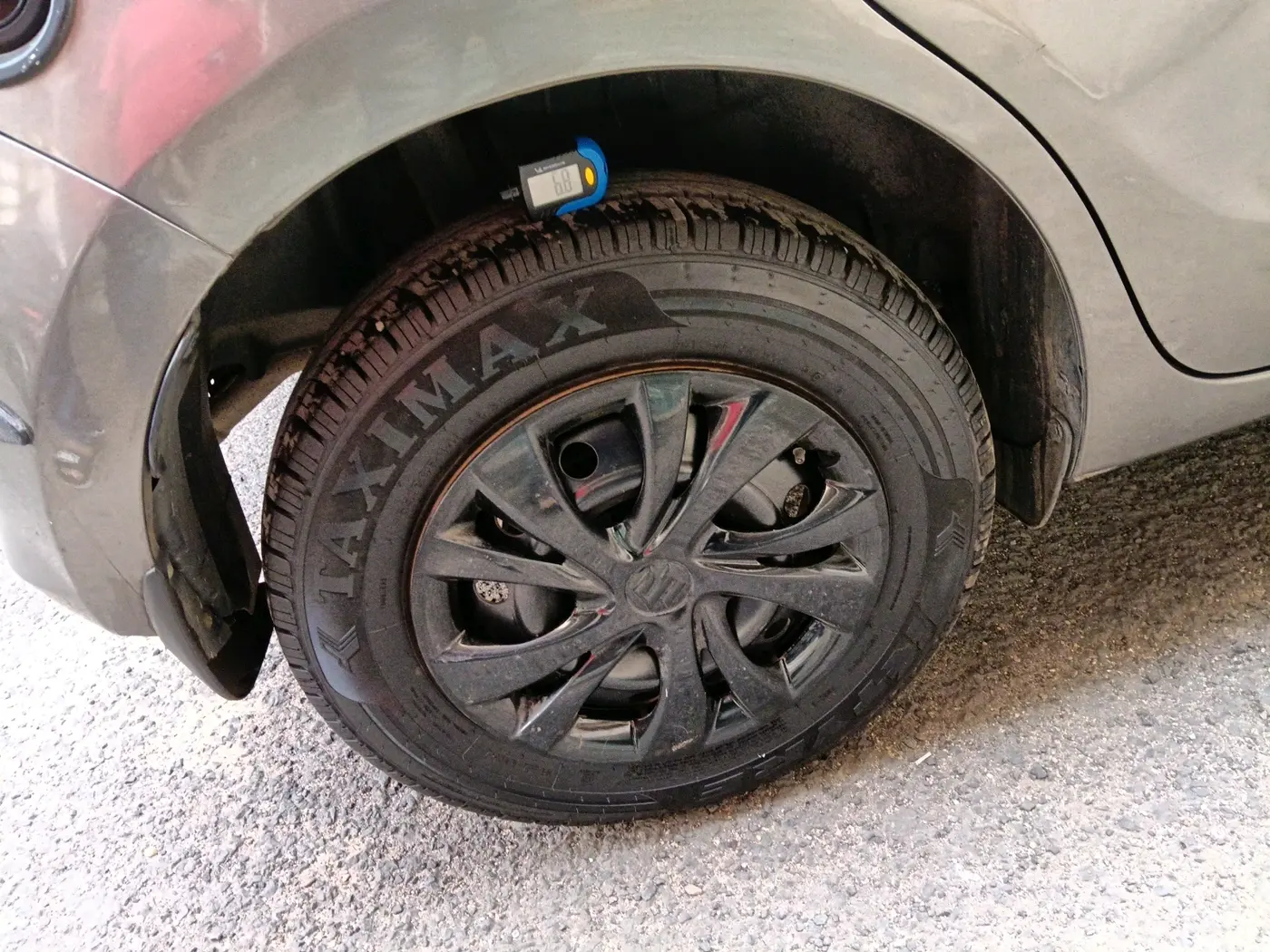 2023 Maruti Swift VXI CNG, CNG, Manual, 42,795 km, tyre