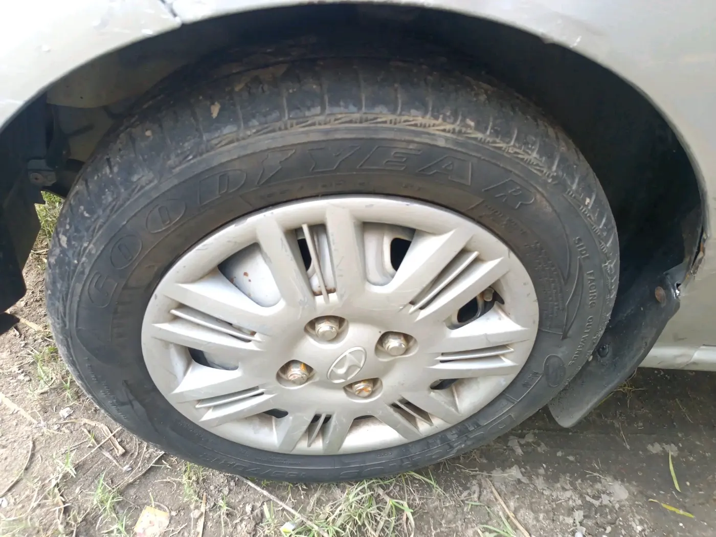 2011 Hyundai Santro Xing GLS, Petrol, Manual, 1,01,105 km, tyre