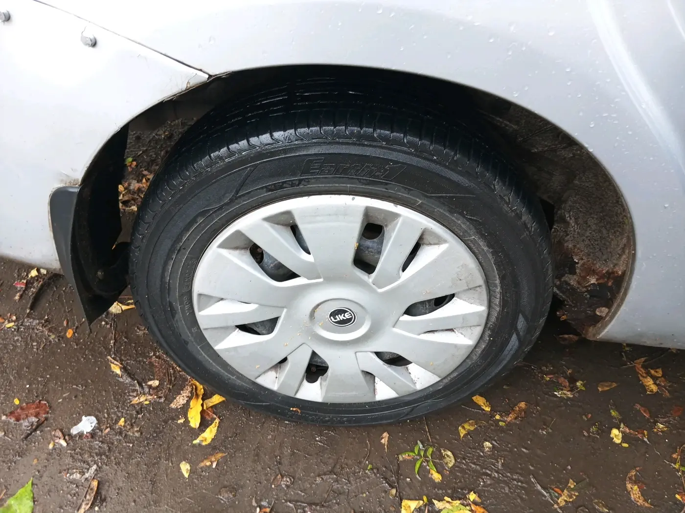 2011 Toyota Etios J, CNG, Manual, 1,31,531 km, tyre