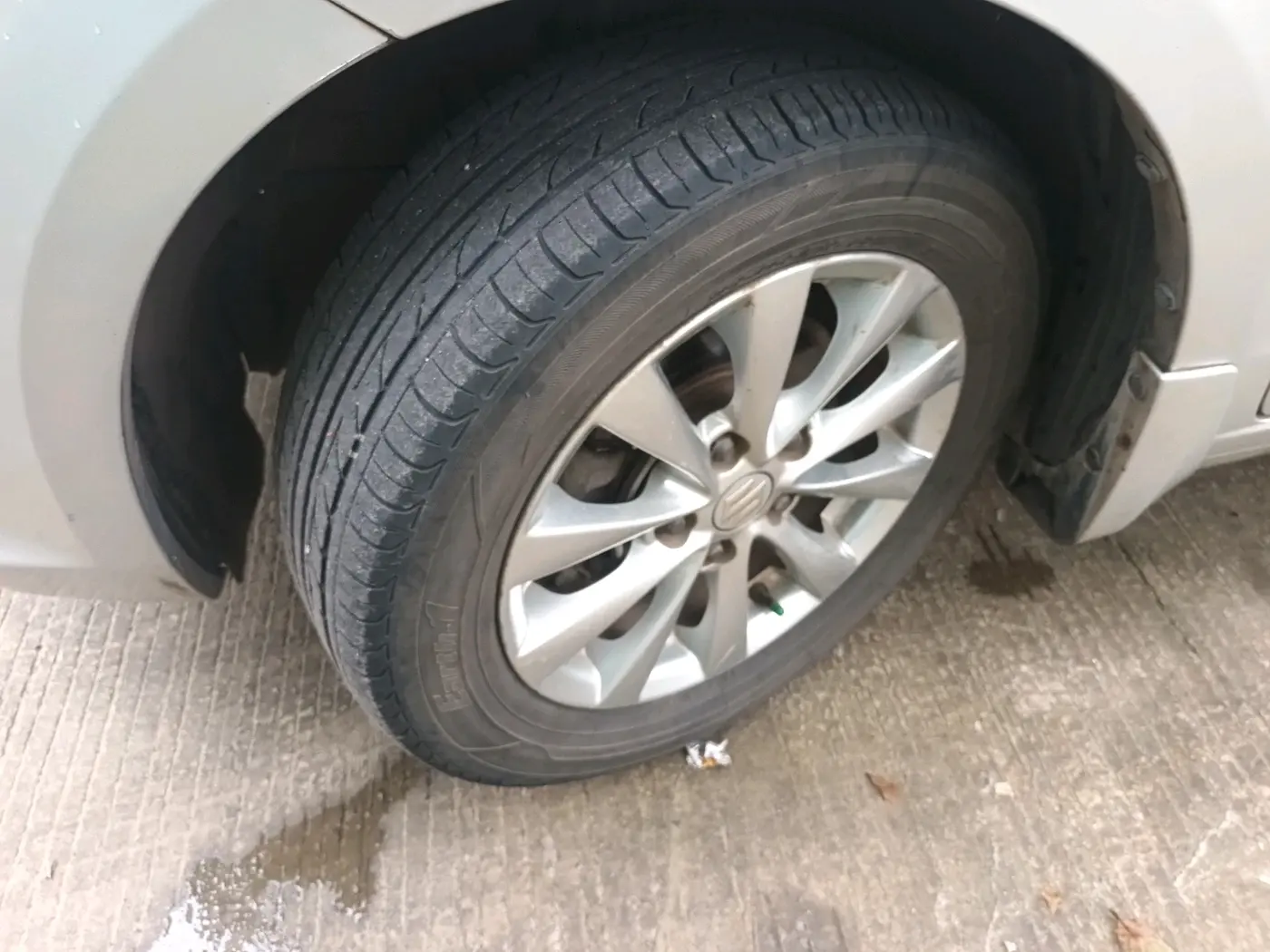 2014 Maruti Ertiga ZDI, Diesel, Manual, 2,19,763 km, tyre