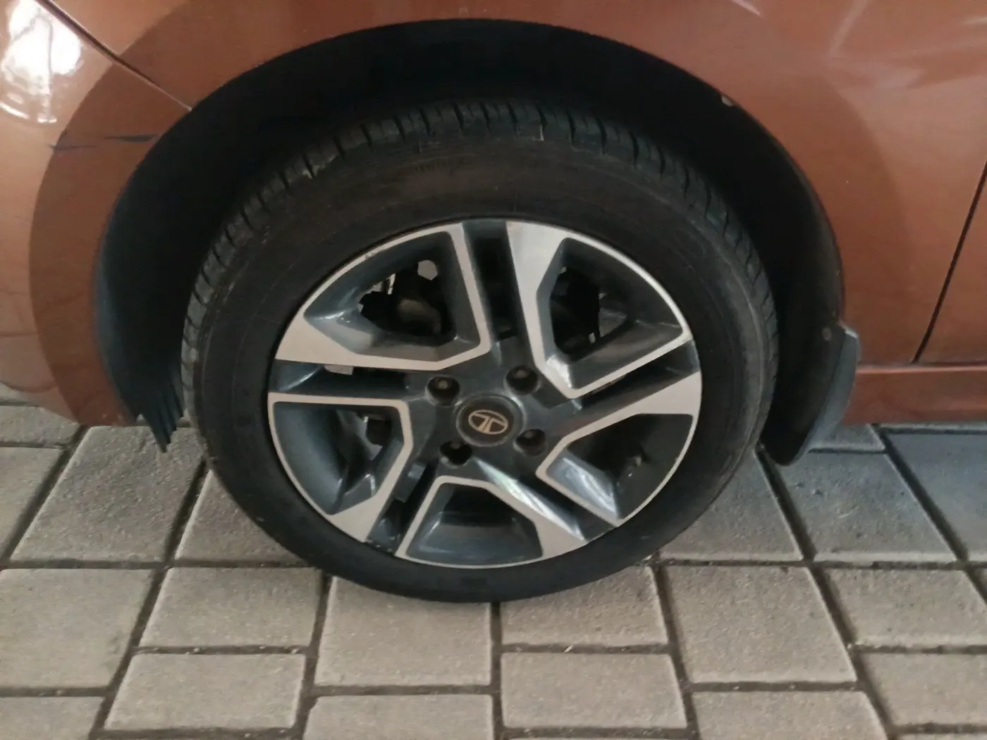 2018 Tata TIGOR XZA PETROL, Petrol, Automatic, 40,550 km, tyre
