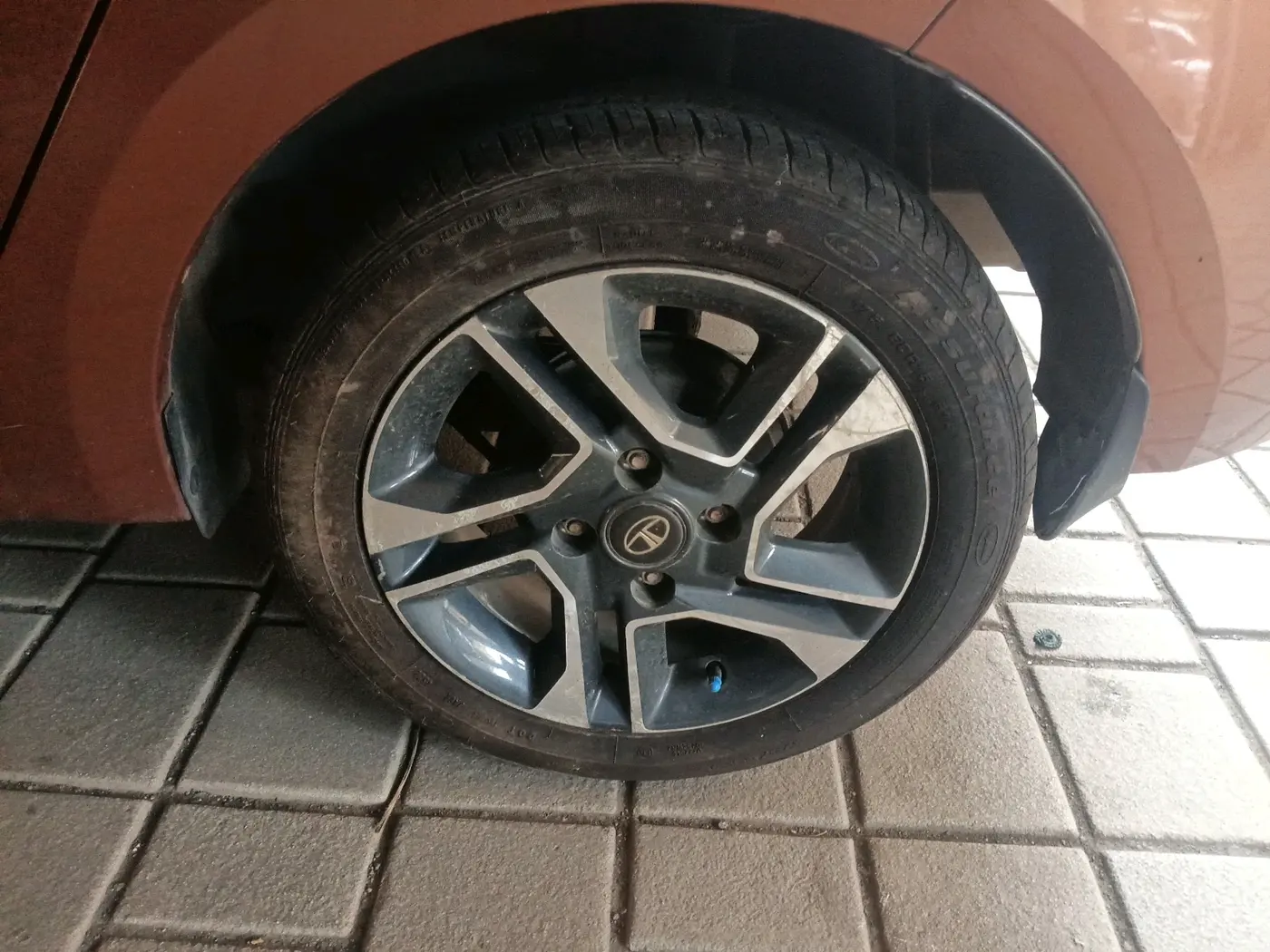 2018 Tata TIGOR XZA PETROL, Petrol, Automatic, 40,550 km, tyre