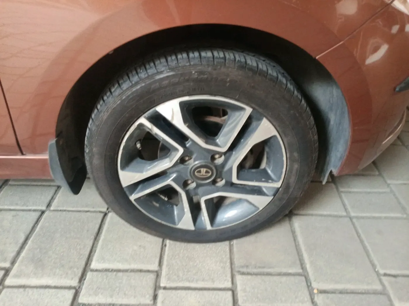 2018 Tata TIGOR XZA PETROL, Petrol, Automatic, 40,550 km, tyre