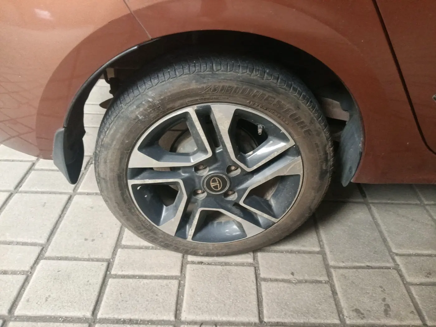 2018 Tata TIGOR XZA PETROL, Petrol, Automatic, 40,550 km, tyre
