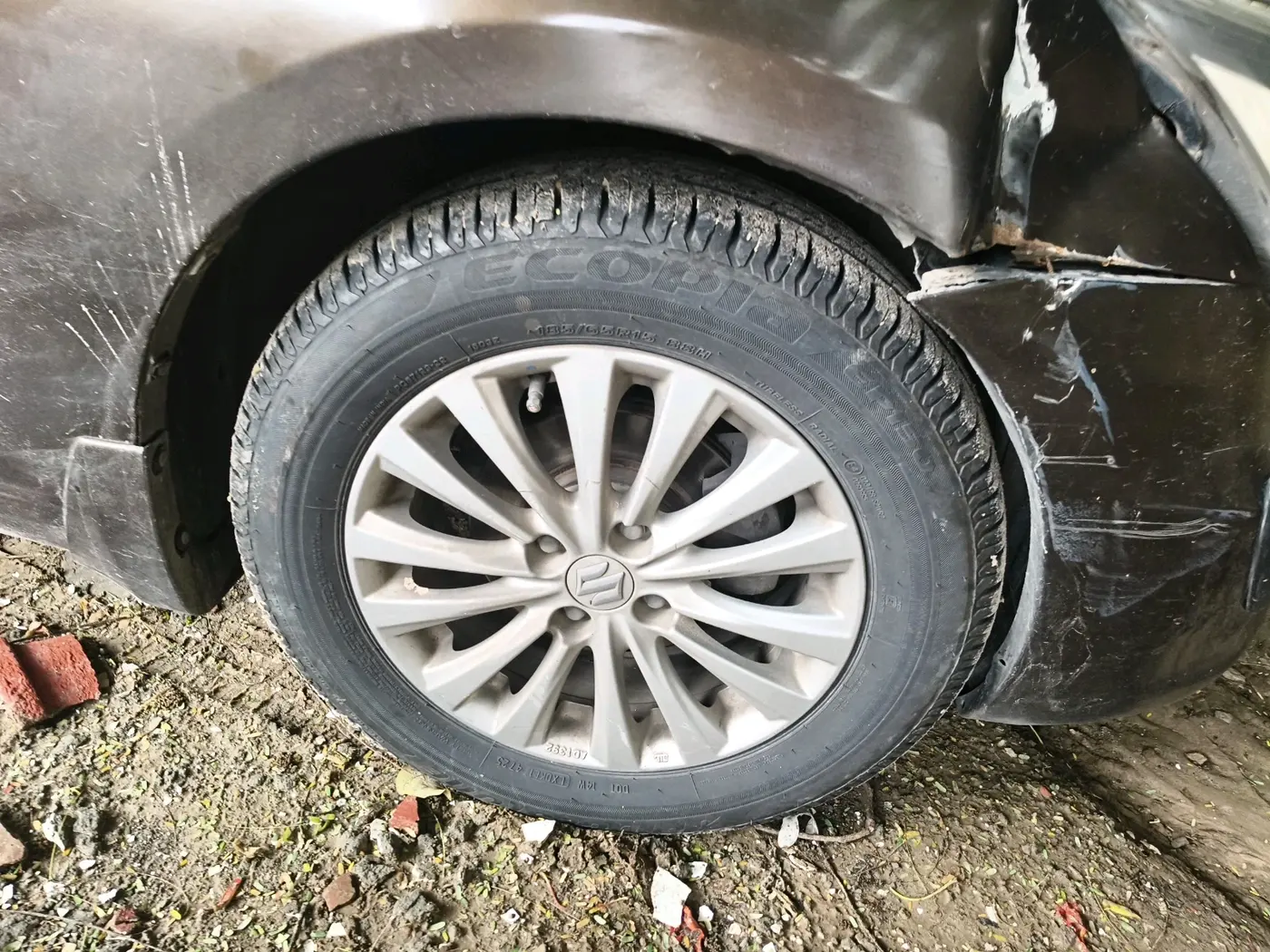 2014 Maruti Ciaz ZXI AT, Petrol, Automatic, 91,474 km, tyre