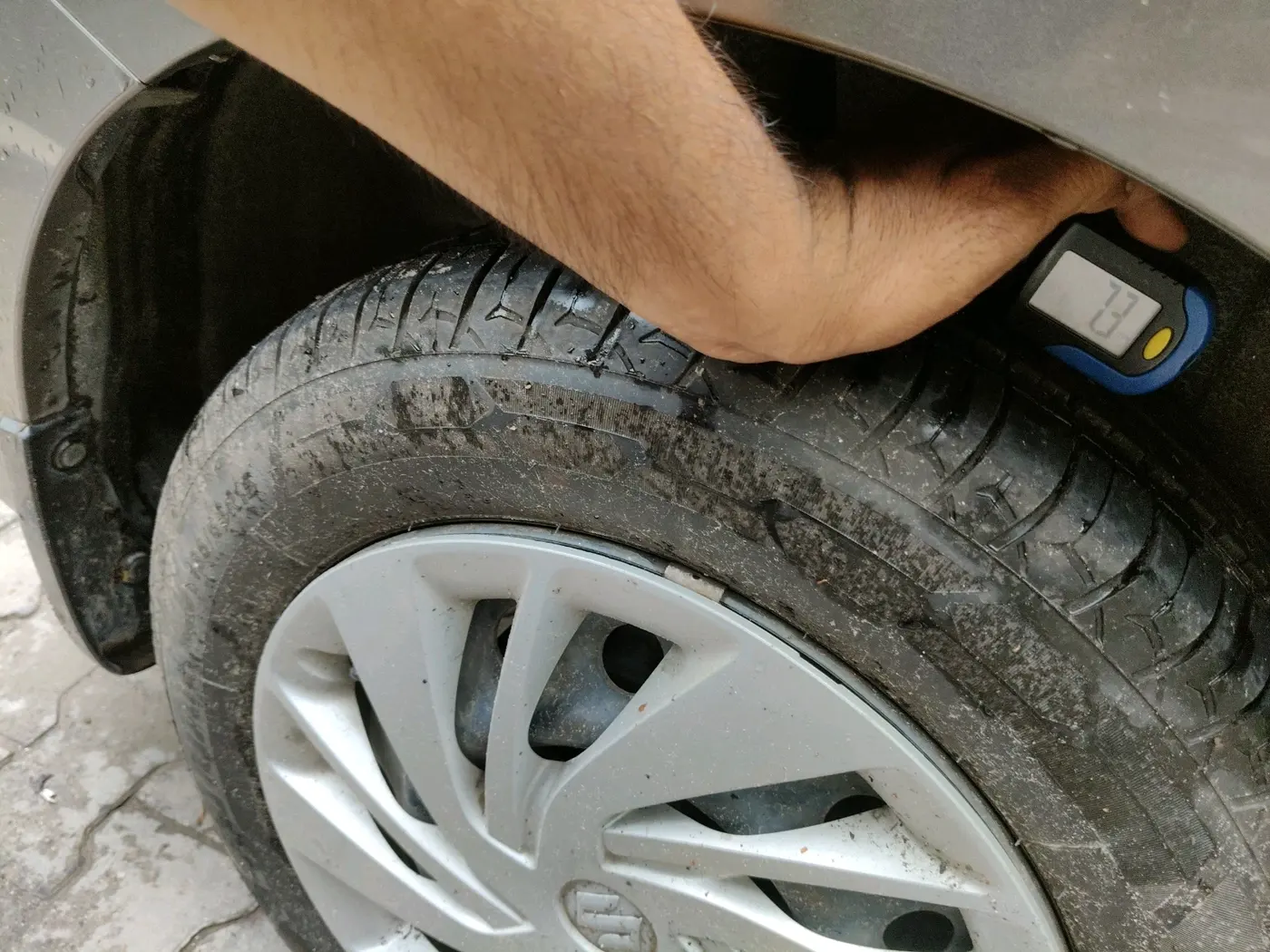 2021 Maruti Ertiga VXI CNG, CNG, Manual, 40,000 km, tyre