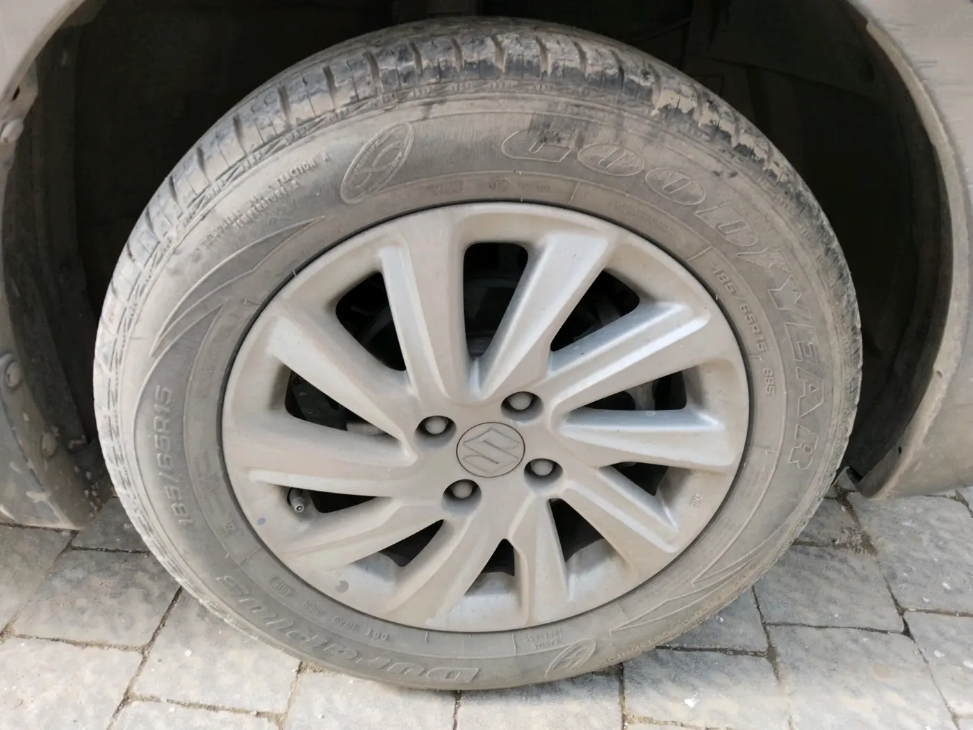 2015 Maruti Swift Dzire ZXI, Petrol, Manual, 22,093 km, tyre