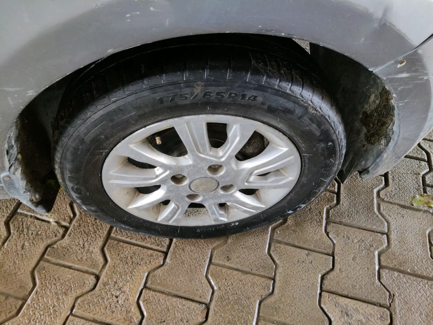 2018 Tata Tiago XZ PETROL, CNG, Manual, 97,366 km, tyre