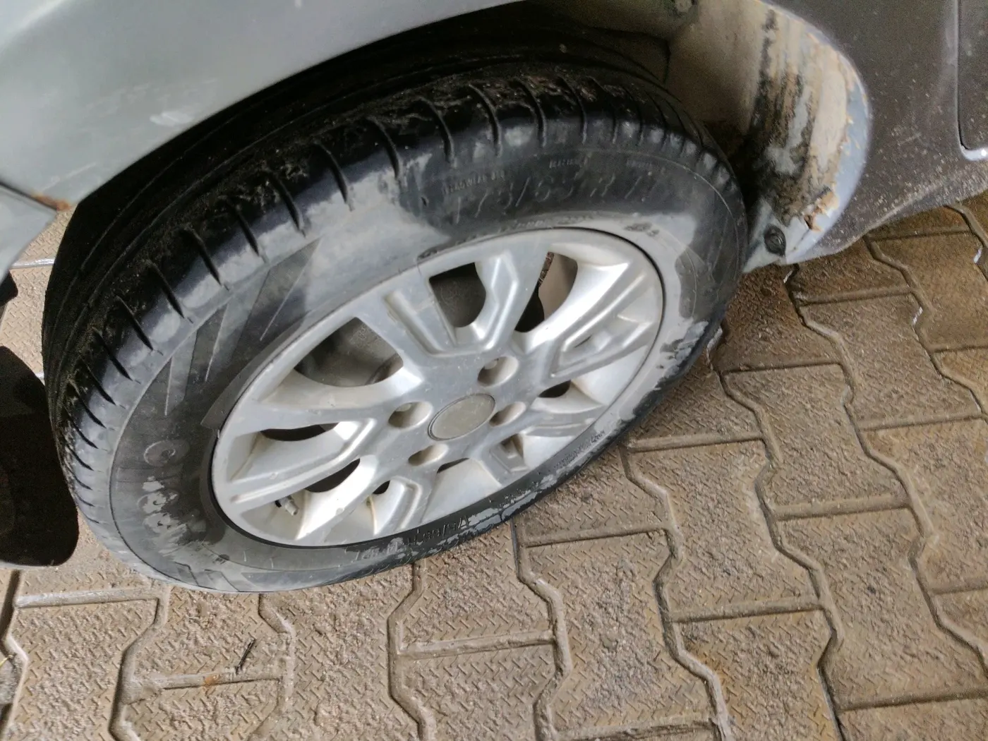 2018 Tata Tiago XZ PETROL, CNG, Manual, 97,366 km, tyre
