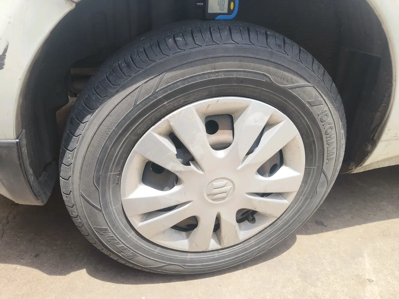 2013 Maruti Swift Dzire VXI, Petrol, Manual, 1,01,255 km, tyre