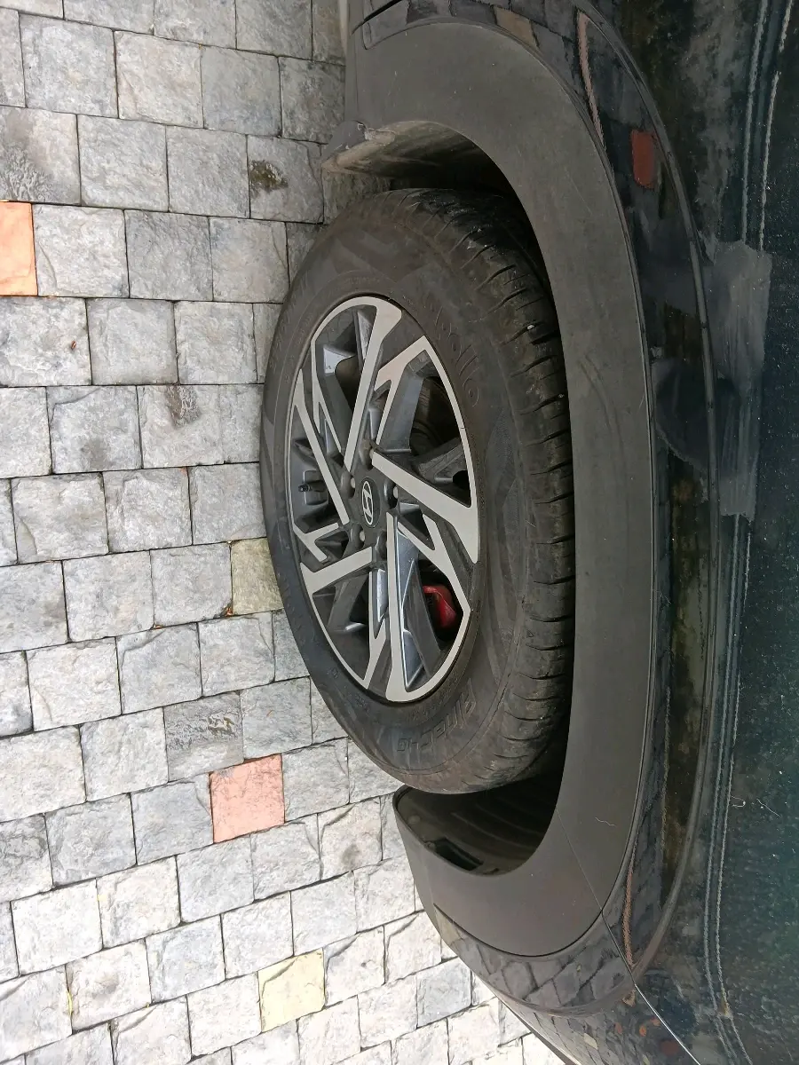 2025 Hyundai Creta Creta SX (O) 1.5 MPI IVT, Petrol, Automatic, 9,597 km, tyre