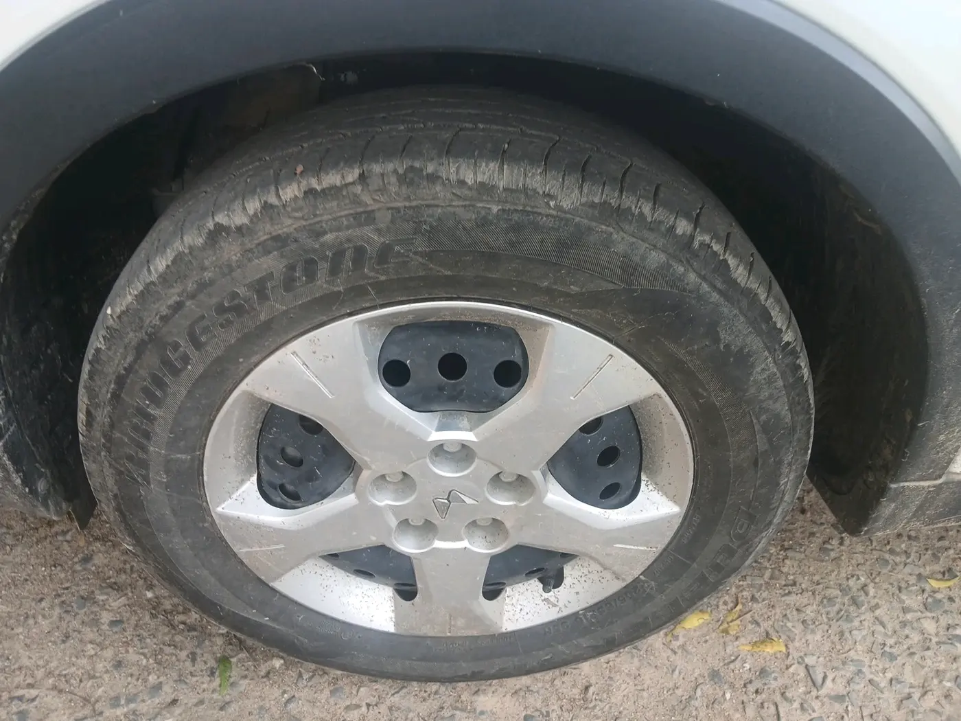 2023 Mahindra XUV300 W6 1.2 PETROL, Petrol, Manual, 30,575 km, tyre