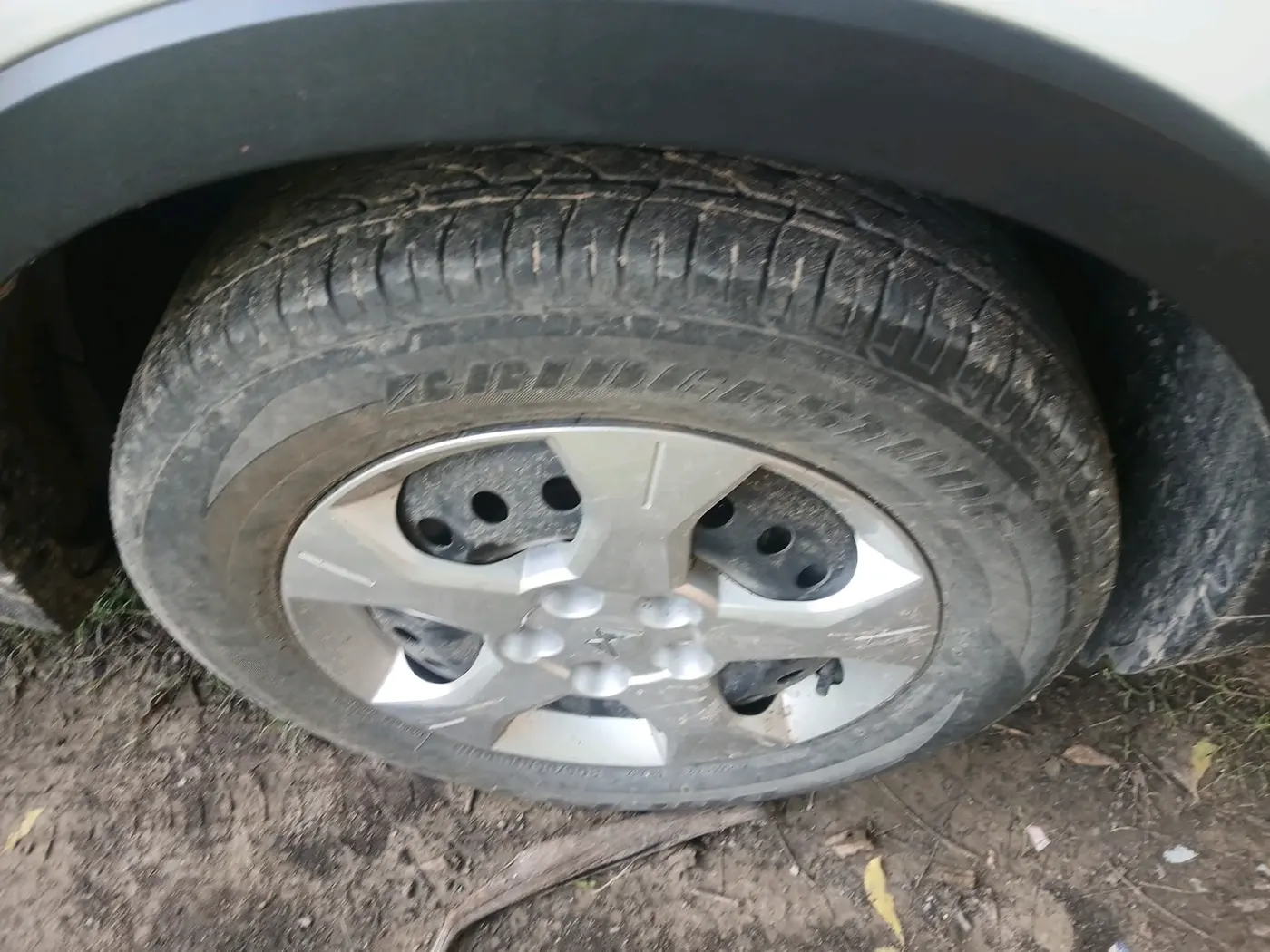 2023 Mahindra XUV300 W6 1.2 PETROL, Petrol, Manual, 30,575 km, tyre