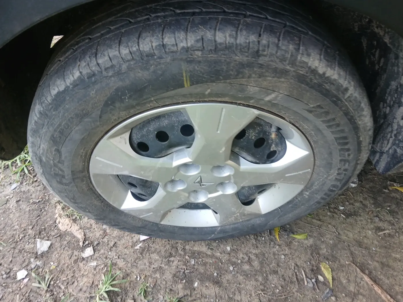 2023 Mahindra XUV300 W6 1.2 PETROL, Petrol, Manual, 30,575 km, tyre