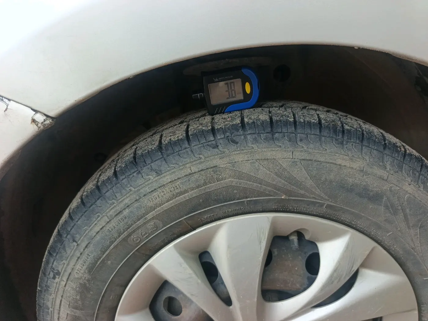 2019 Maruti Swift VXI, Petrol, Manual, 90,643 km, tyre