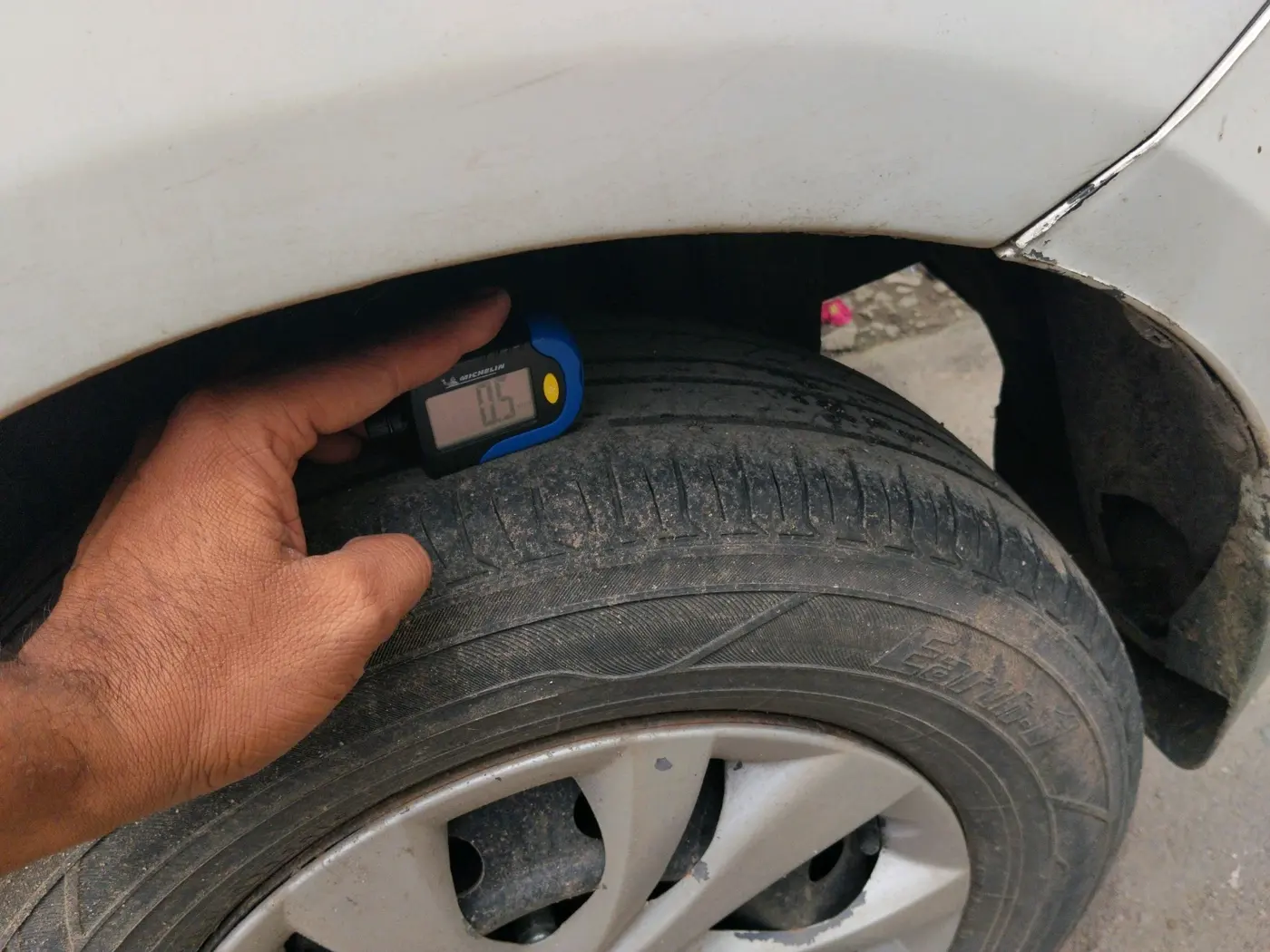 2017 Maruti Swift VDI, Diesel, Manual, 1,08,460 km, tyre