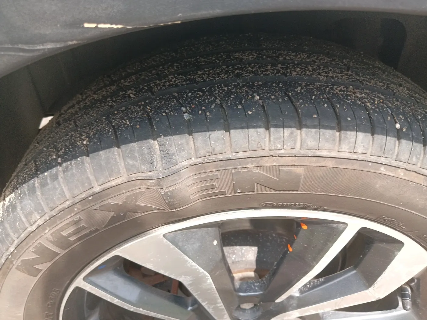 2019 Mahindra XUV300 W8 (O) 1.5 DIESEL, Diesel, Manual, 1,62,606 km, tyre