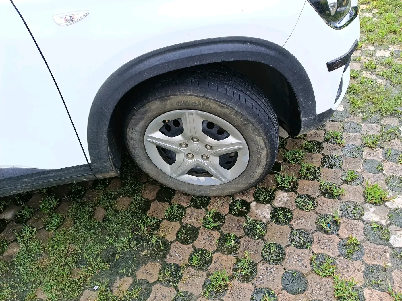 2021 KIA SELTOS HTE 1.5 DIESEL, Diesel, Manual, 1,05,922 km, tyre