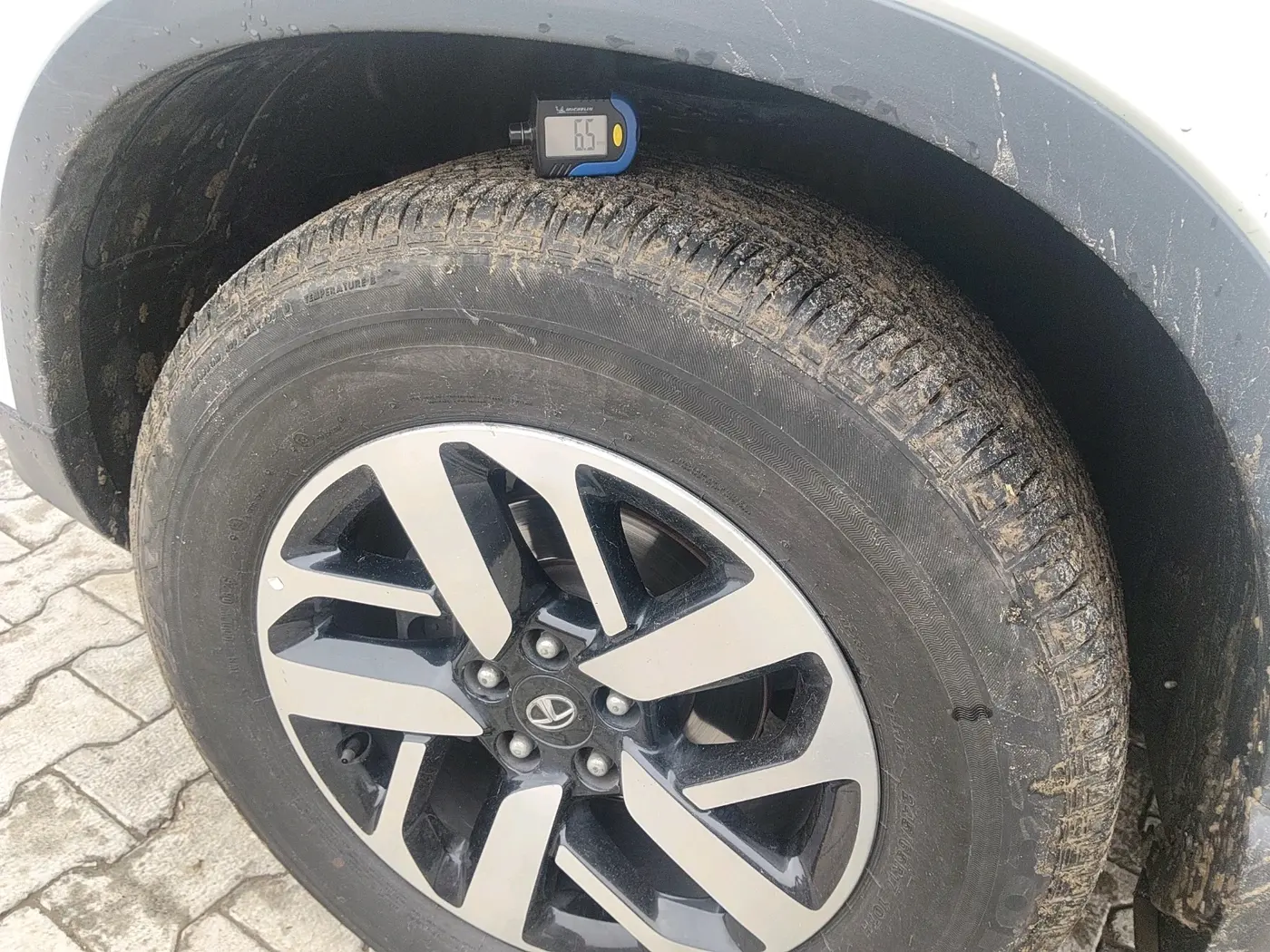 2021 Tata Harrier XZ PLUS 2.0L, Diesel, Manual, 1,27,459 km, tyre