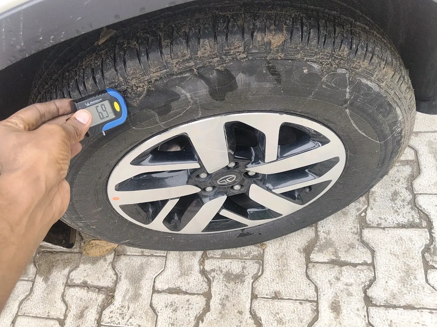 2021 Tata Harrier XZ PLUS 2.0L, Diesel, Manual, 1,27,459 km, tyre