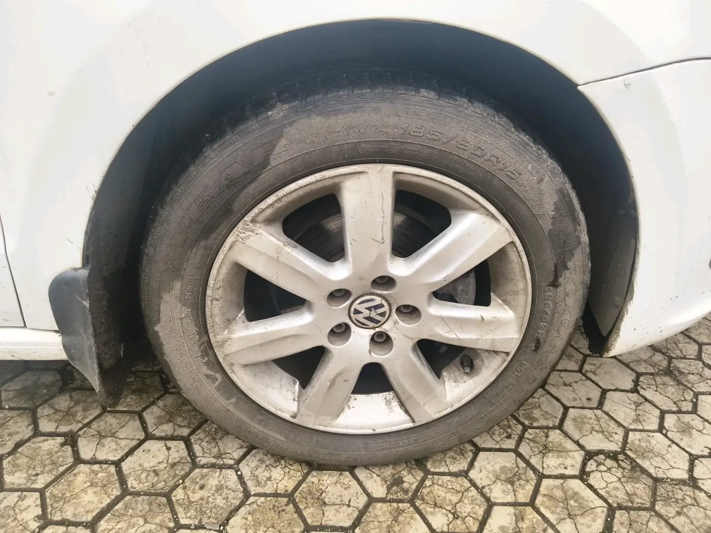 2012 Volkswagen Vento HIGHLINE 1.6 MPI, Petrol, Manual, 81,093 km, tyre