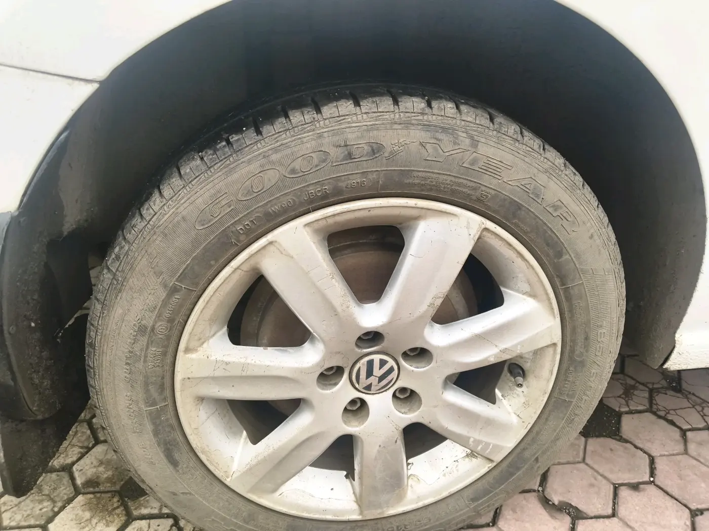 2012 Volkswagen Vento HIGHLINE 1.6 MPI, Petrol, Manual, 81,093 km, tyre