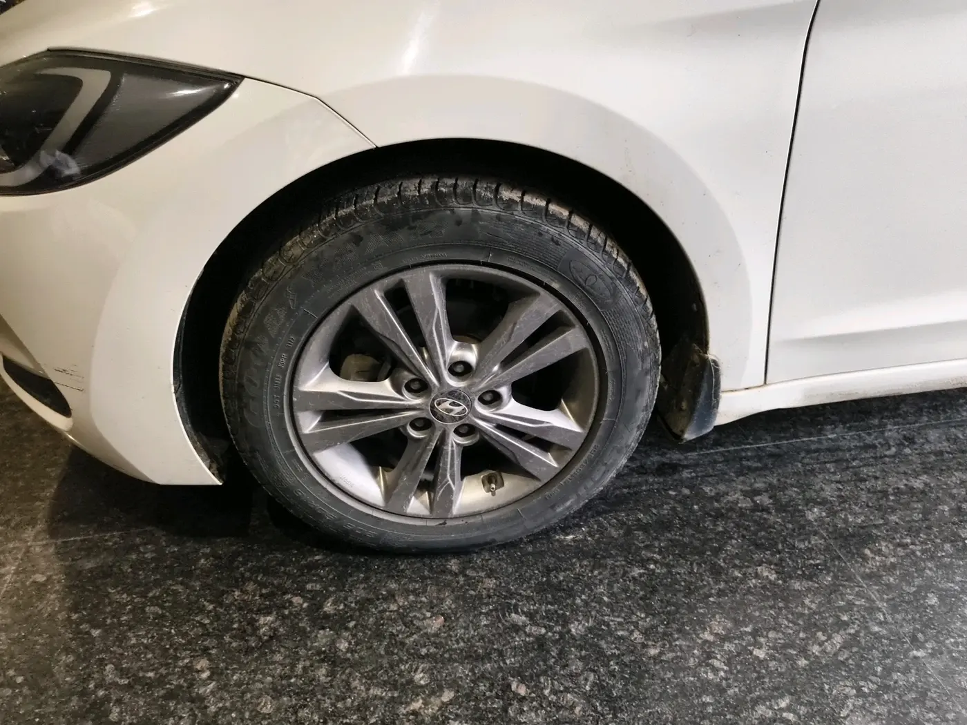 2017 Hyundai New Elantra 2.0 SX MT PETROL, Petrol, Manual, 75,951 km, tyre
