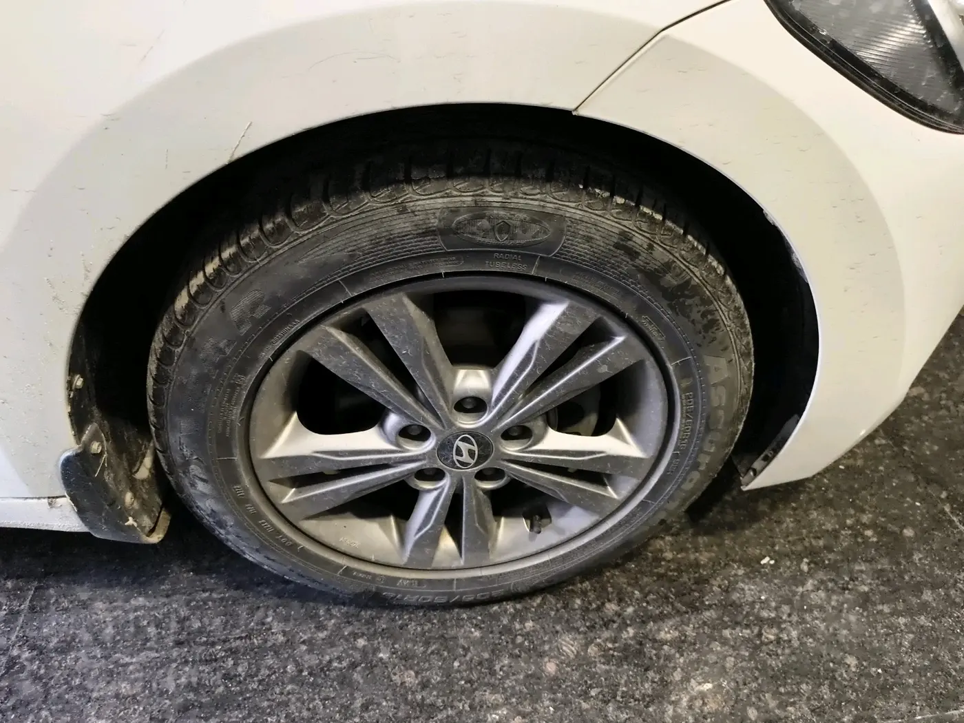 2017 Hyundai New Elantra 2.0 SX MT PETROL, Petrol, Manual, 75,951 km, tyre