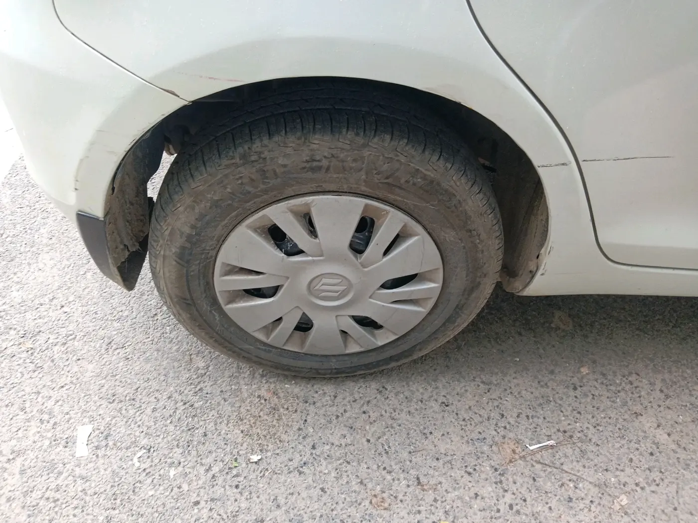 2012 Maruti Swift VXI, Petrol, Manual, 1,46,937 km, tyre