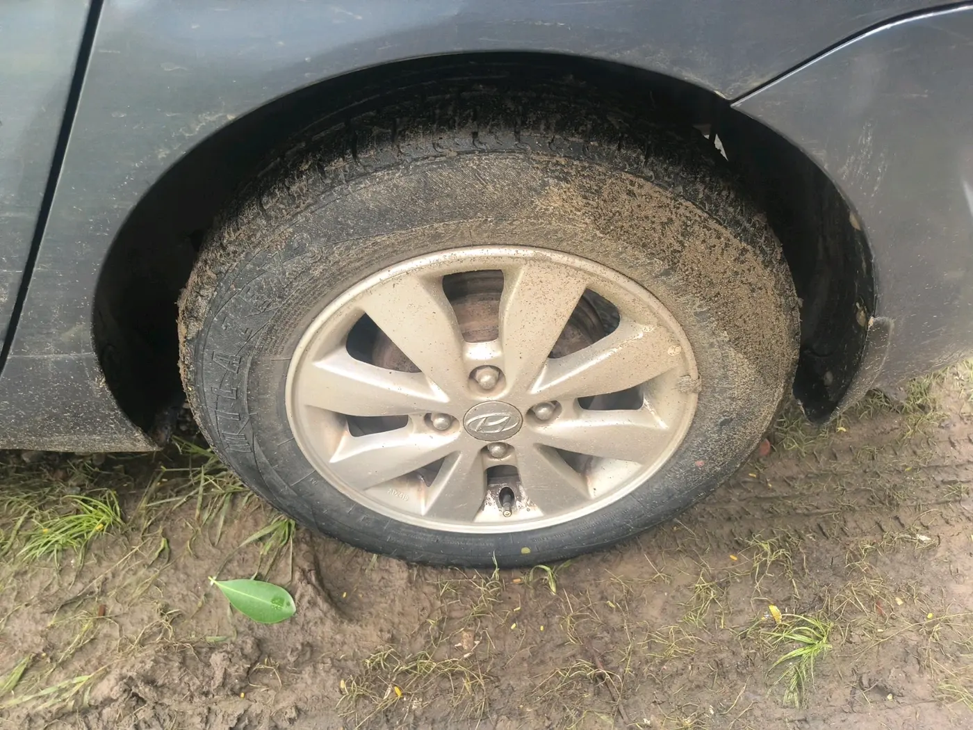 2014 Hyundai Xcent SX 1.2 (O), Petrol, Manual, 88,677 km, tyre