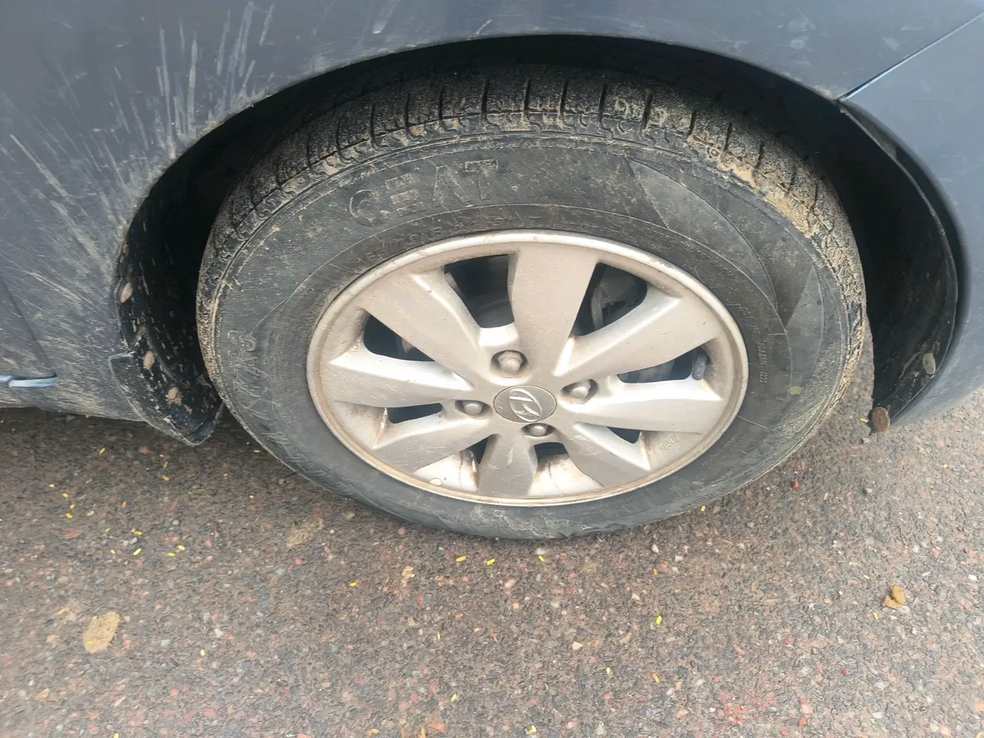 2014 Hyundai Xcent SX 1.2 (O), Petrol, Manual, 88,677 km, tyre