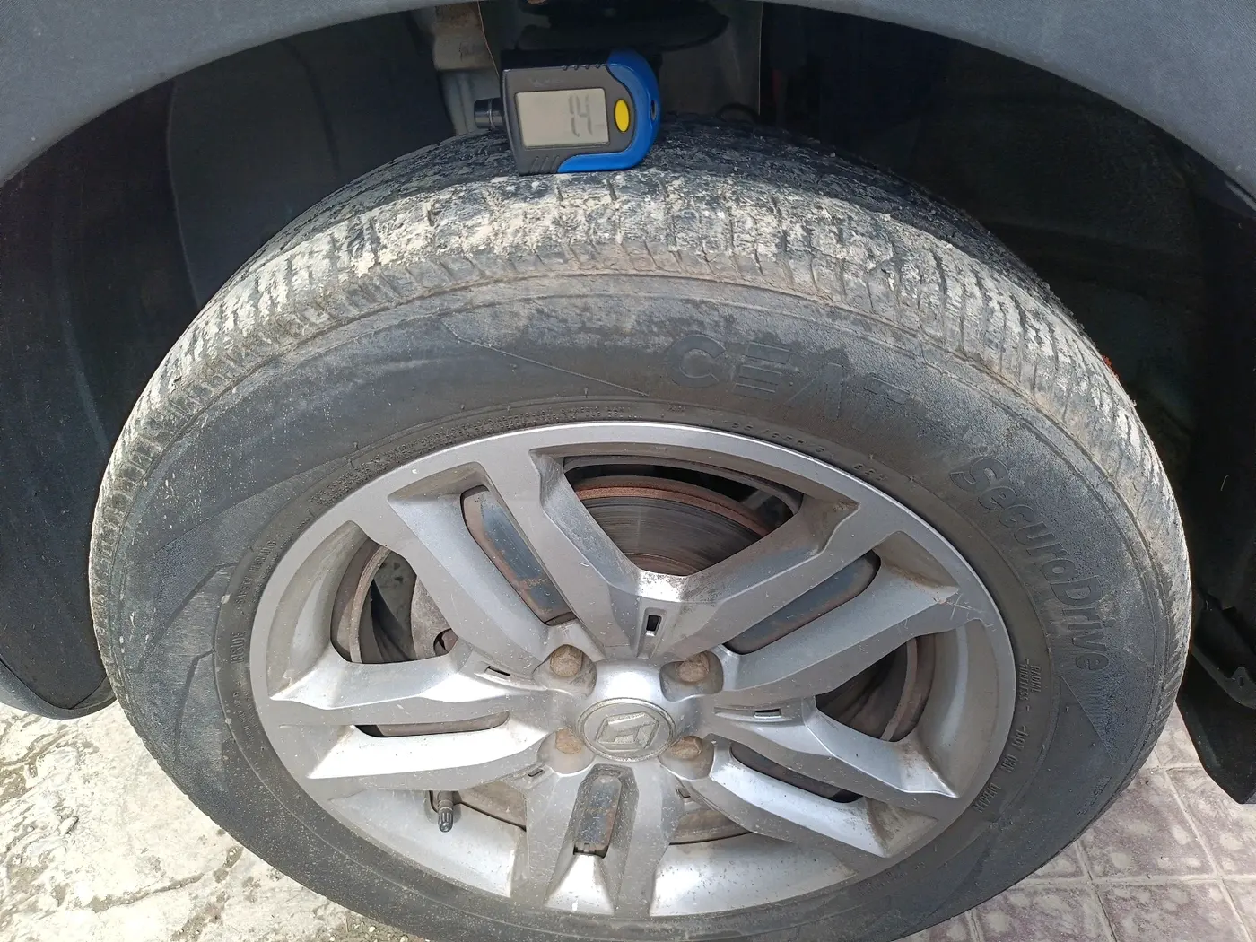 2023 Renault TRIBER RXZ, Petrol, Manual, 38,512 km, tyre