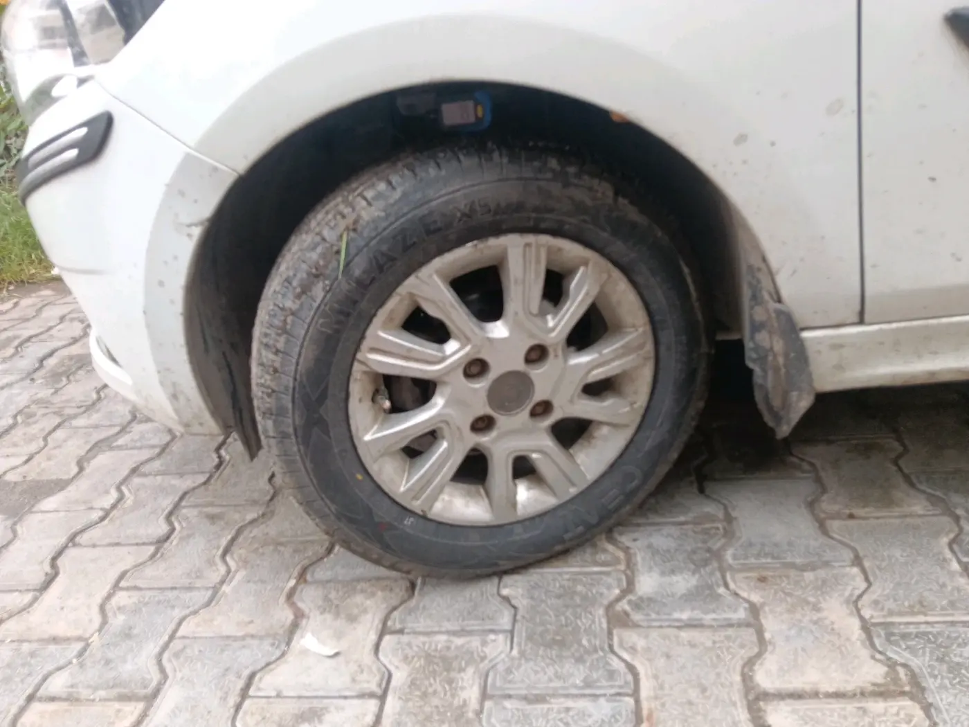 2018 Tata Tiago XZ PETROL, CNG, Manual, 1,04,970 km, tyre