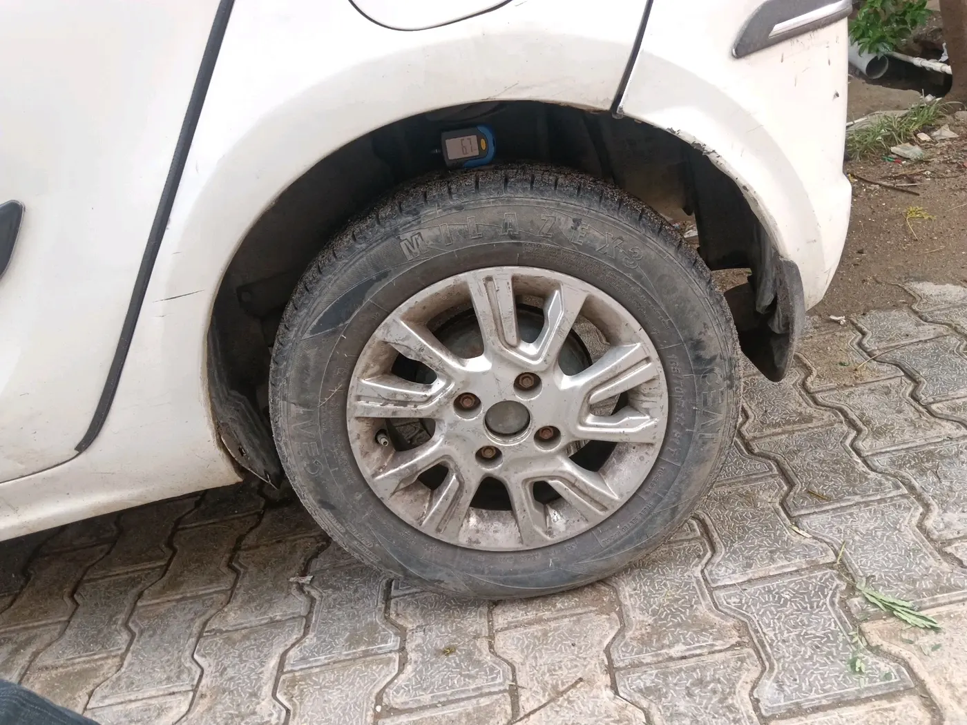 2018 Tata Tiago XZ PETROL, CNG, Manual, 1,04,970 km, tyre