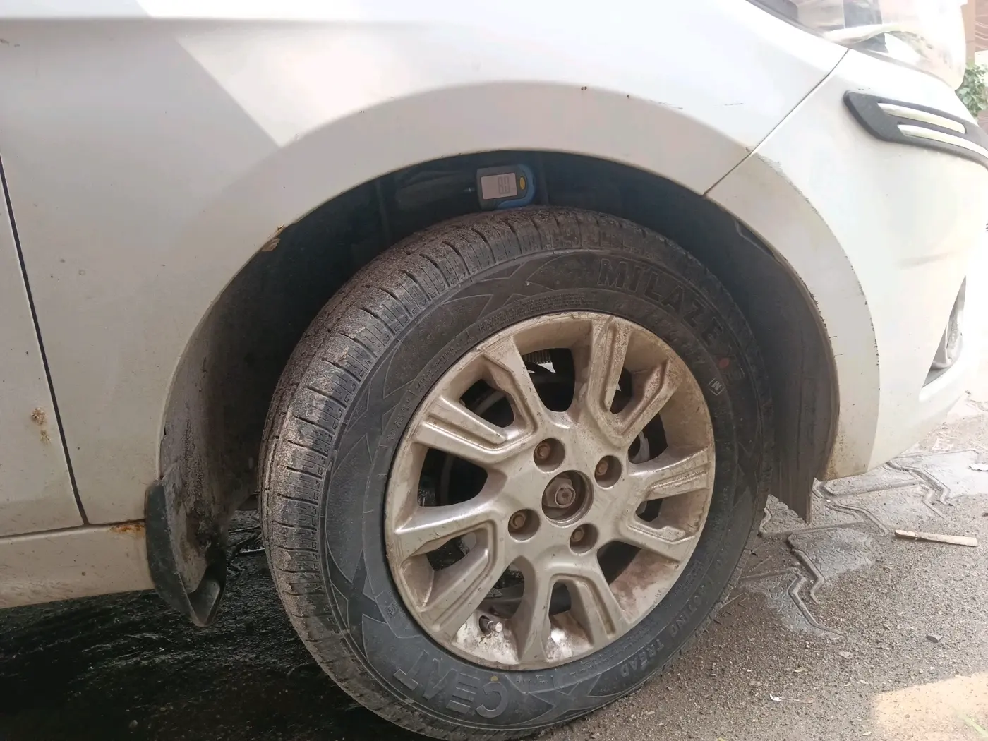 2018 Tata Tiago XZ PETROL, CNG, Manual, 1,04,970 km, tyre