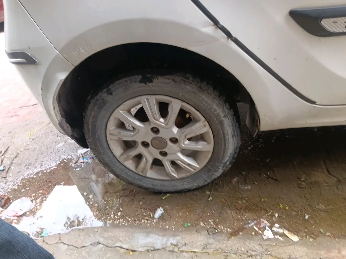 2018 Tata Tiago XZ PETROL, CNG, Manual, 1,04,970 km, tyre