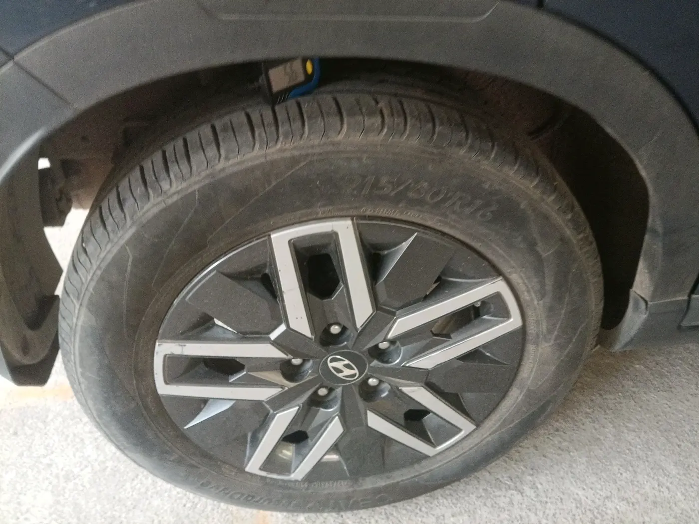 2023 Hyundai VENUE S (O) 1.0 Turbo Petrol DCT, Petrol, Automatic, 13,258 km, tyre