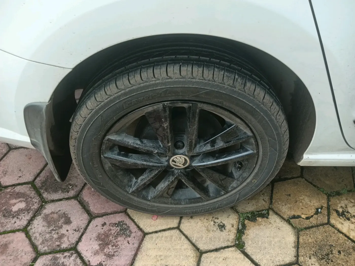 2020 Skoda Rapid 1.0 AMBITION TSI MT, Petrol, Manual, 42,395 km, tyre
