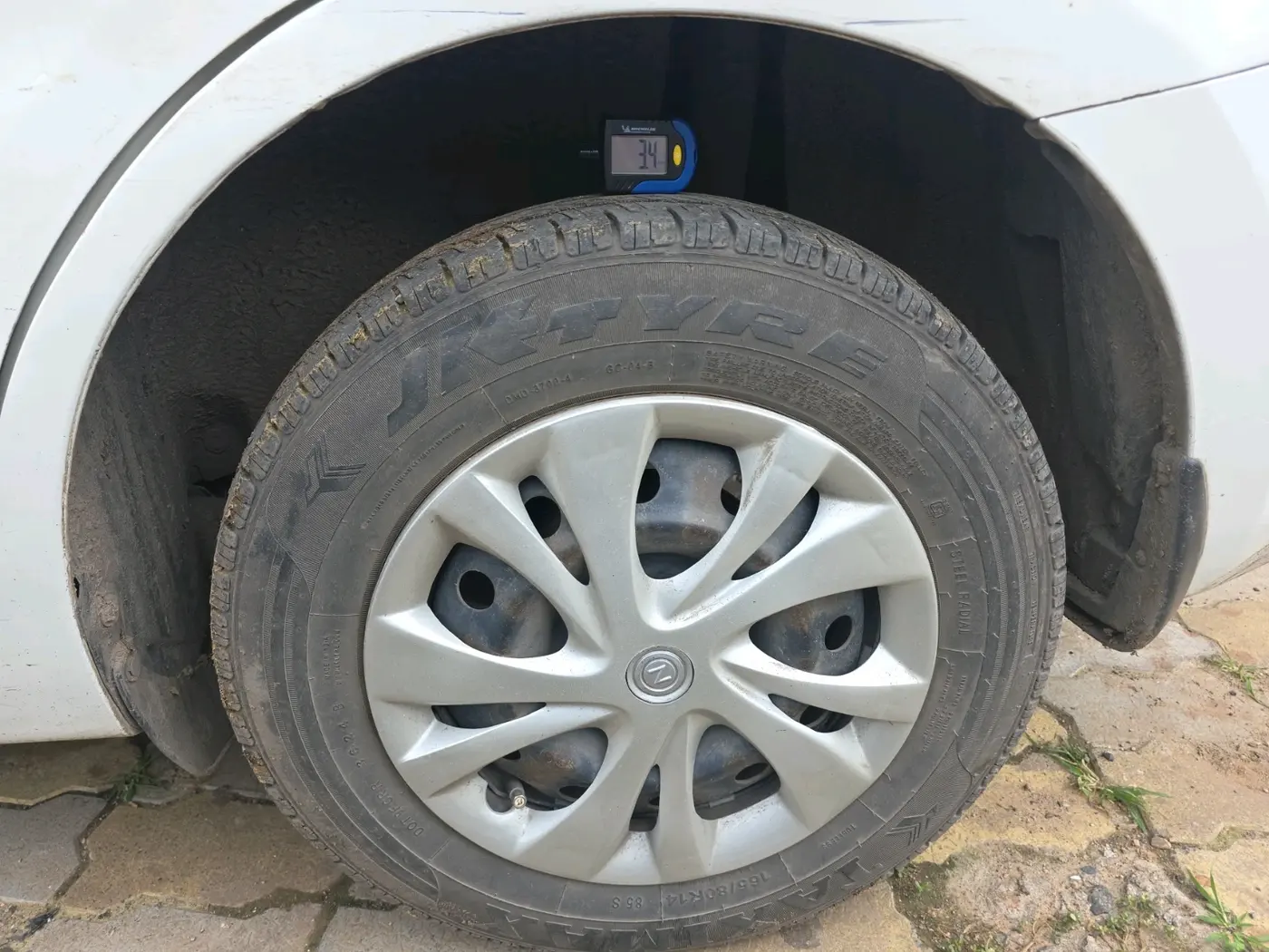 2018 Maruti Dzire VXI, CNG, Manual, 1,48,964 km, tyre