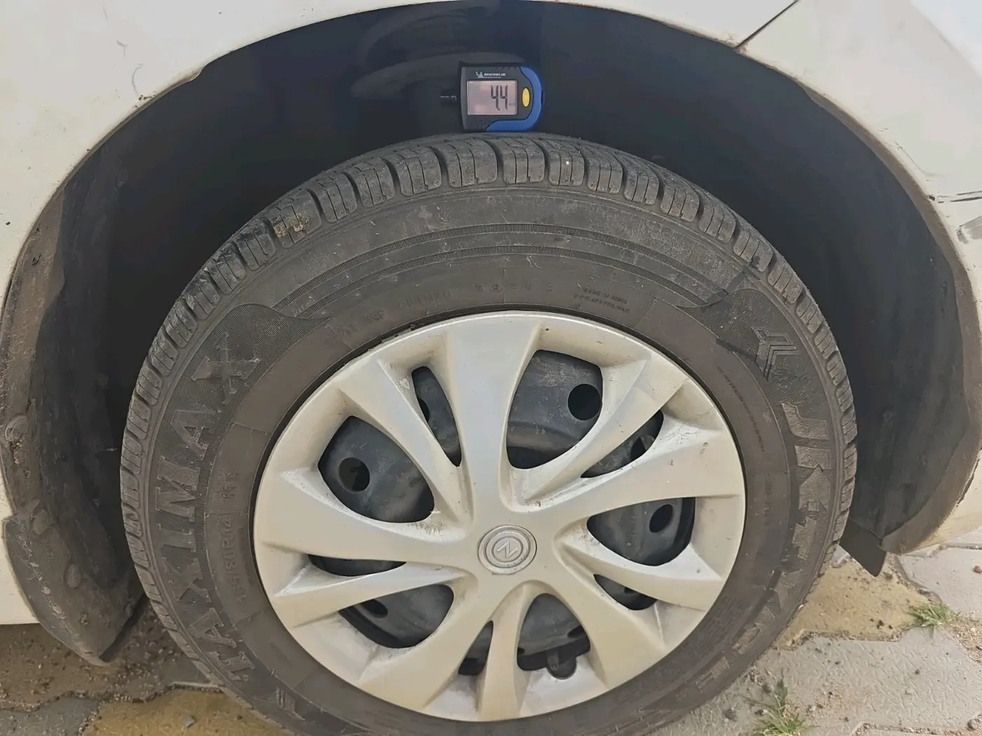 2018 Maruti Dzire VXI, CNG, Manual, 1,48,964 km, tyre
