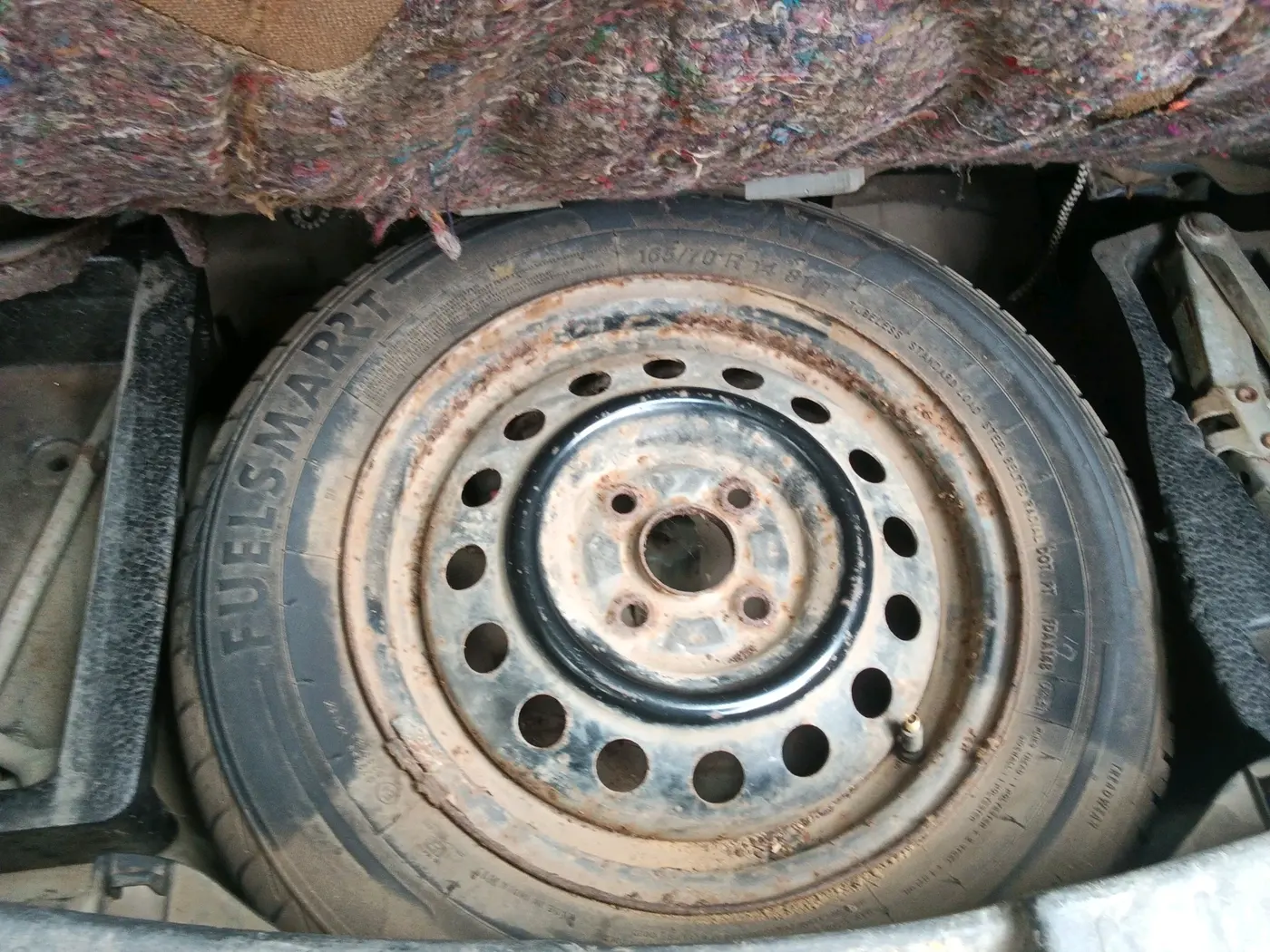 2011 Maruti Wagon R 1.0 VXI, Petrol, Manual, 45,514 km, tyre