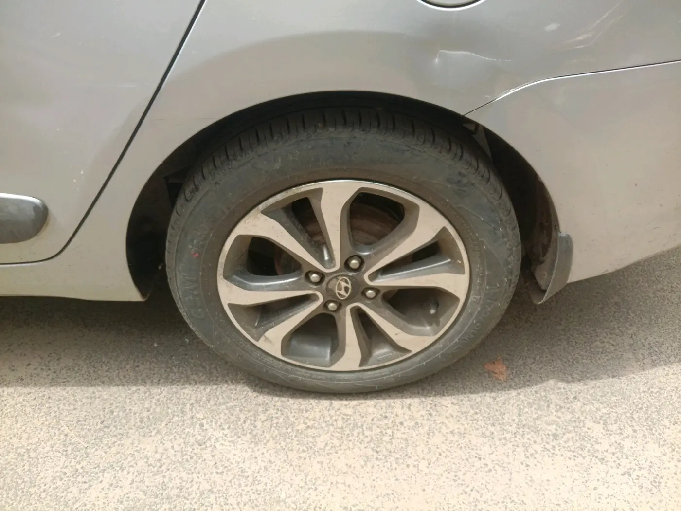 2015 Hyundai Xcent SX AT 1.2 (O), Petrol, Automatic, 46,918 km, tyre