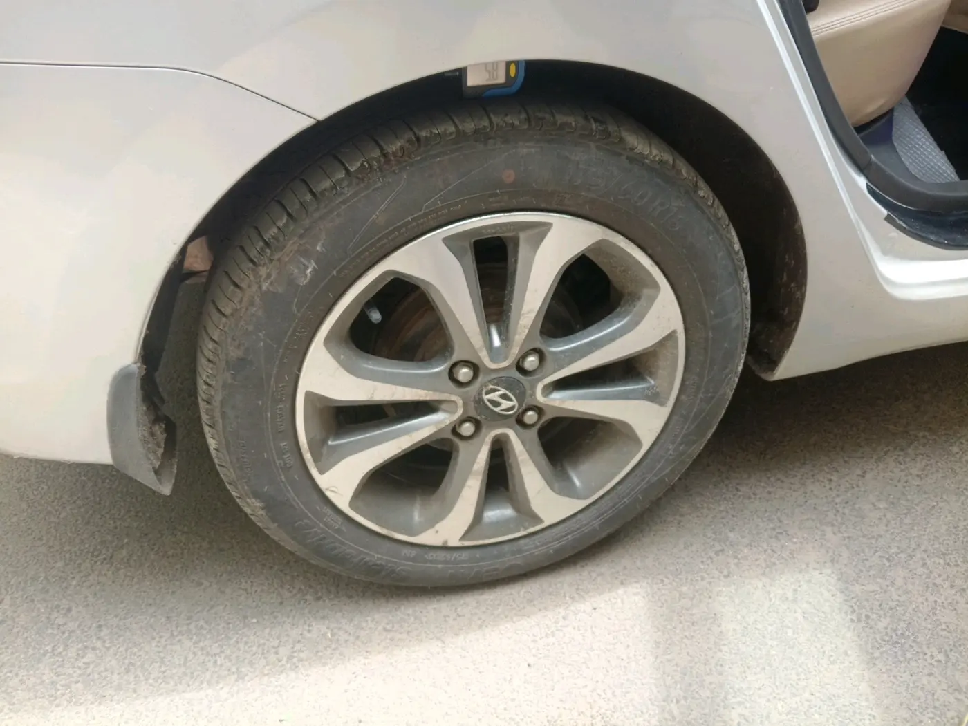2015 Hyundai Xcent SX AT 1.2 (O), Petrol, Automatic, 46,918 km, tyre