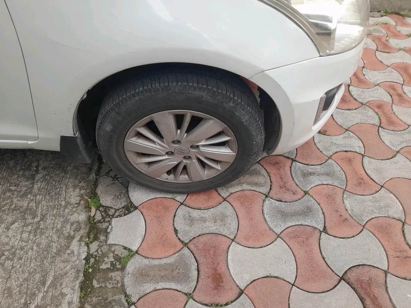 2015 Maruti Swift ZXI, Petrol, Manual, 88,669 km, tyre