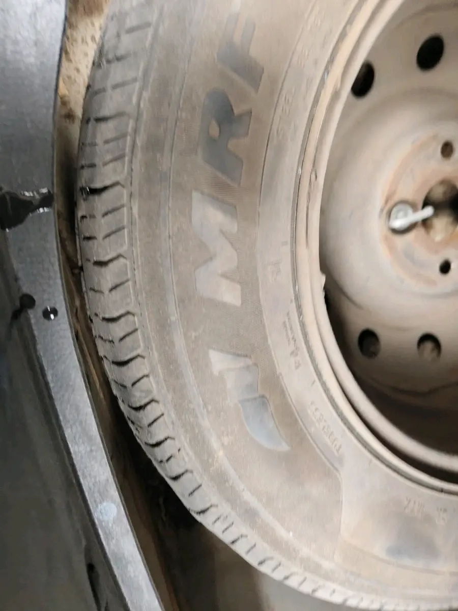 2019 Maruti Swift Dzire TOUR S-CNG, CNG, Manual, 1,73,441 km, tyre