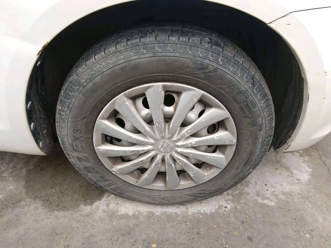 2015 Maruti Swift LXI, Petrol, Manual, 88,303 km, tyre