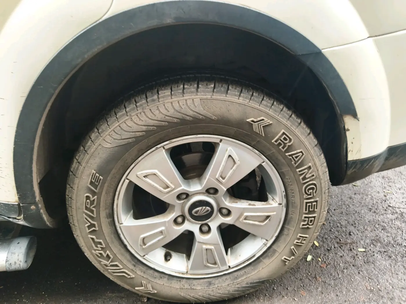 2012 Mahindra XUV500 W8, Diesel, Manual, 2,24,892 km, tyre
