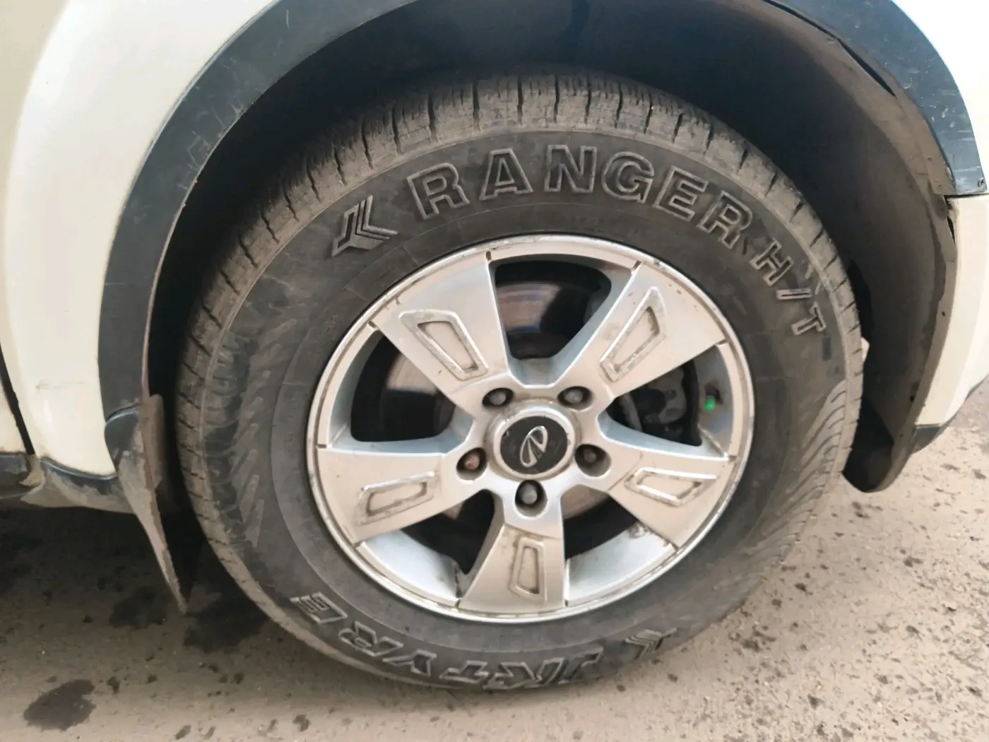 2012 Mahindra XUV500 W8, Diesel, Manual, 2,24,892 km, tyre