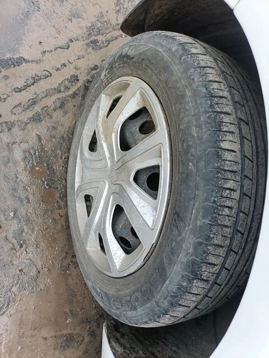 2021 Tata ALTROZ XE PETROL, Petrol, Manual, 93,913 km, tyre