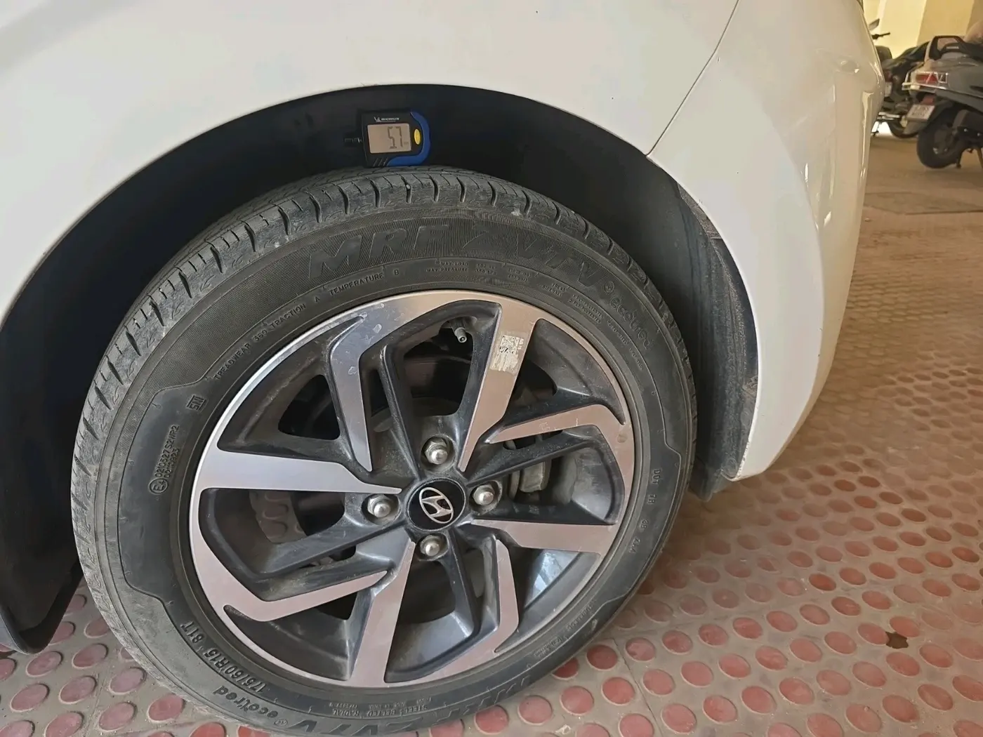 2022 Hyundai GRAND I10 NIOS SPORTZ 1.2 KAPPA VTVT DUAL TONE, Petrol, Manual, 33,255 km, tyre